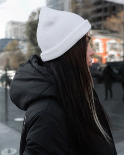 Женская шапка Staff white basic